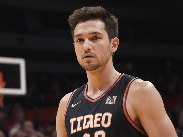 开云体育_ NBA全明星周末的看点：明星球员的精彩碰撞，nba全明星开场仪式