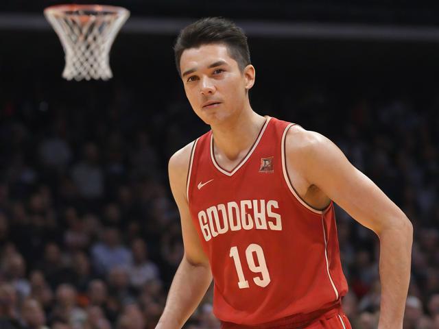 开云体育_ NBA季后赛中的决胜时刻：历史性的瞬间重温，nba赛程开拓者赛程表