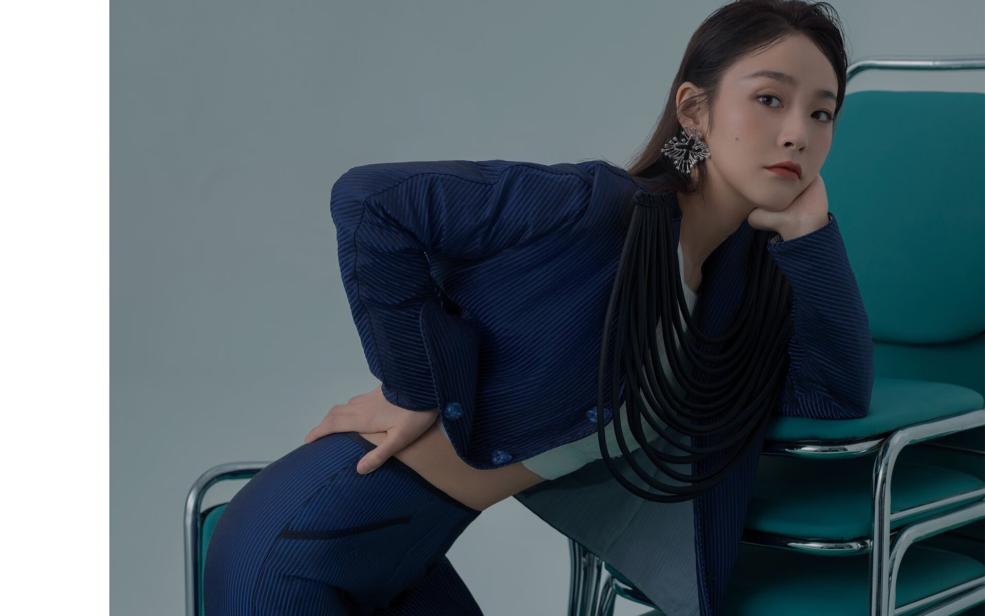 球员在赛后发布感谢信向球迷表达敬意传递正能量情感,感谢球员辛苦付出的话