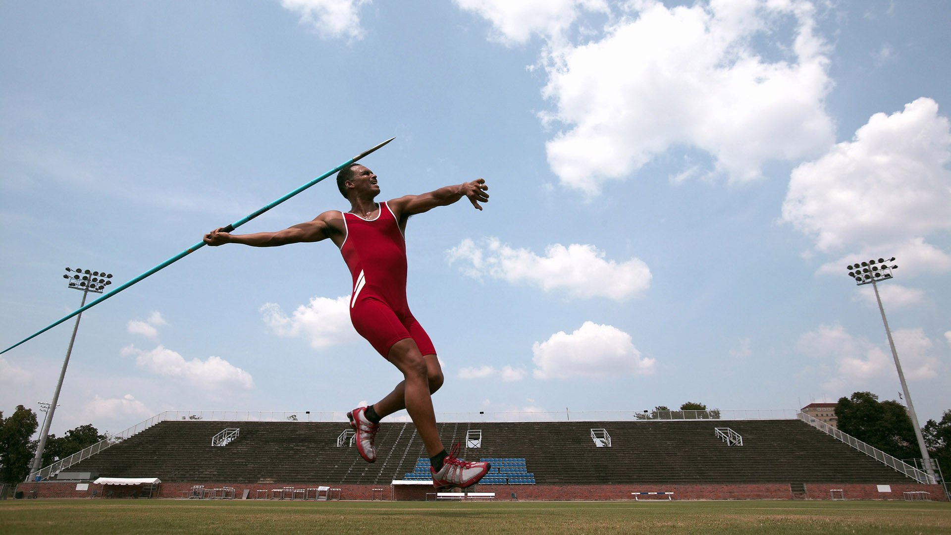 QQ飞车“极速争锋”年度总决赛迎来高潮，qq飞车如何挑战极速之巅