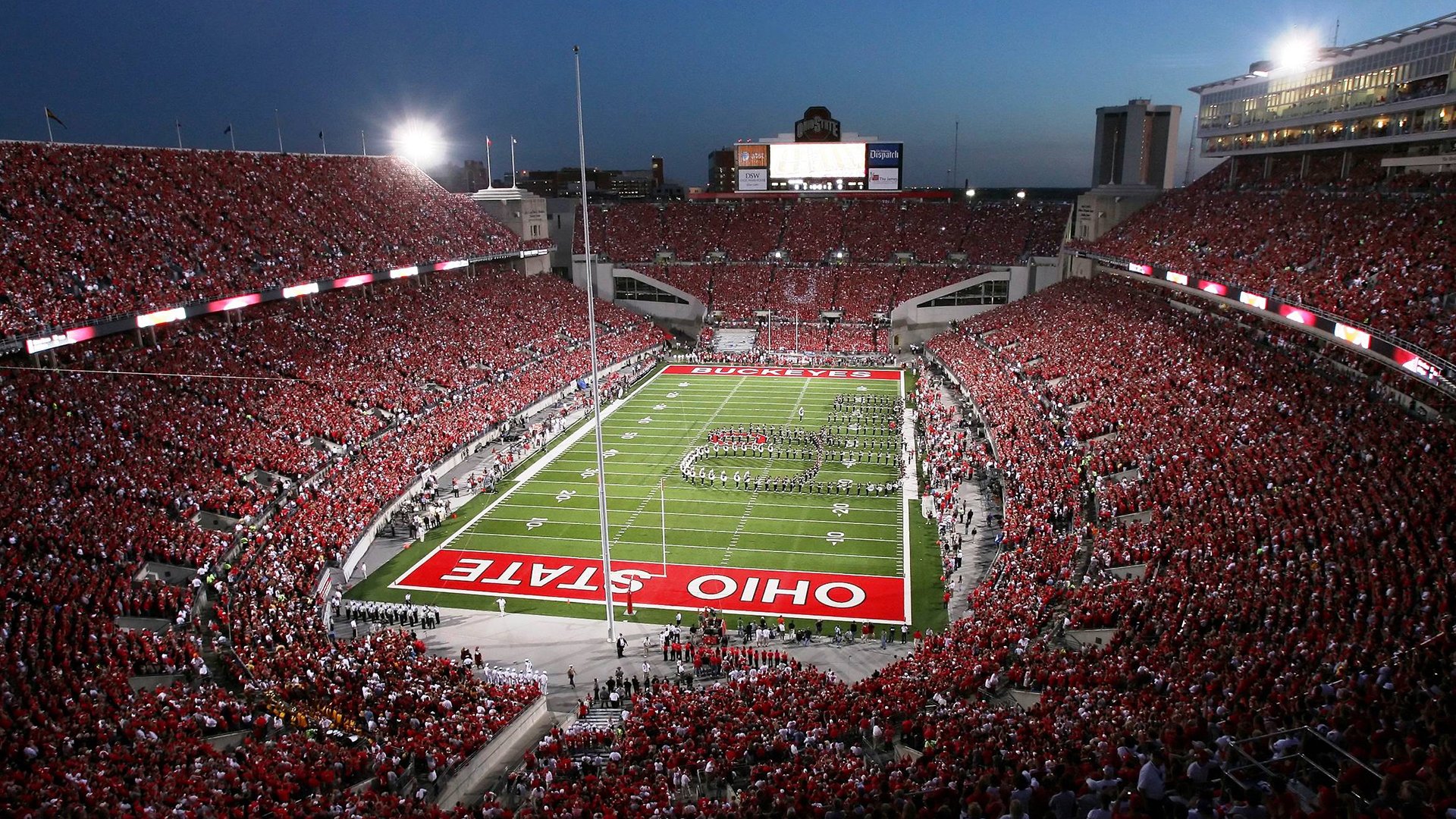 中国足球裁判员队伍规模持续扩大，专业化水平显著提高，中国足球裁判员工资多少